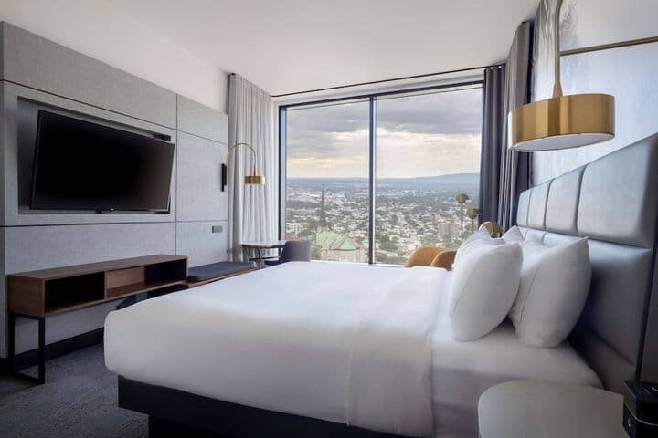 Room 10 of 76