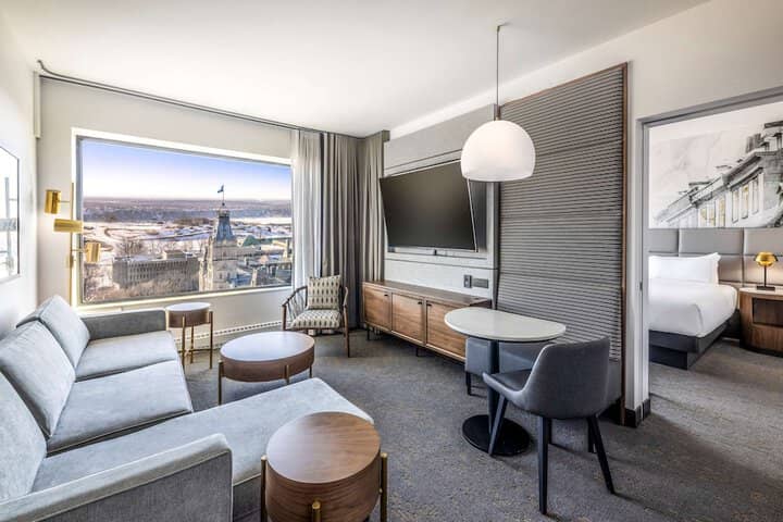 Room 32 of 76